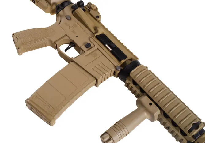 Delta Armory AR15 CQB-R Charlie Tan 0,5 Joule AEG